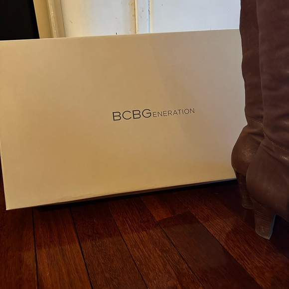 BCBG knee-high boots. Size 8M Taupe, leather (so soft)! Style: BG-ILIA. - Picture 16 of 16